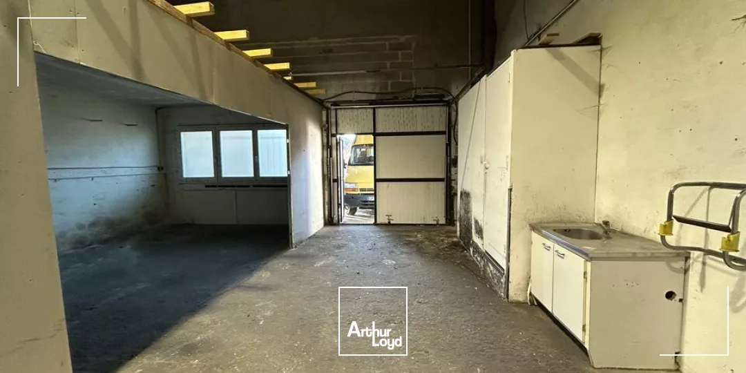 LOCAL D'ACTIVITE - ENTREPOT à VENDRE de 117 m²
