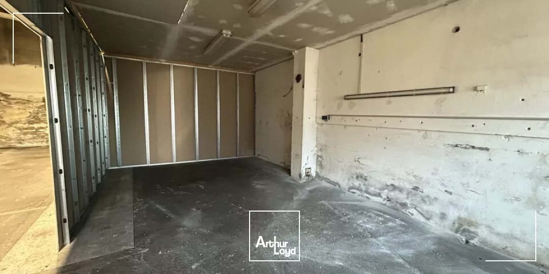 LOCAL D'ACTIVITE - ENTREPOT à VENDRE de 117 m²