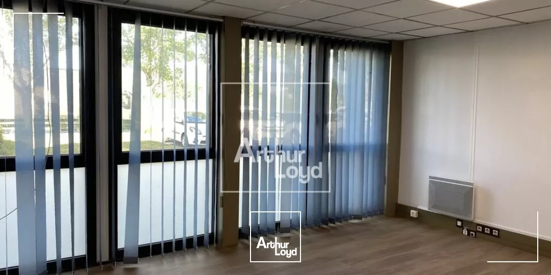 Bureaux en rez de chaussée - MOISSY-CRAMAYEL