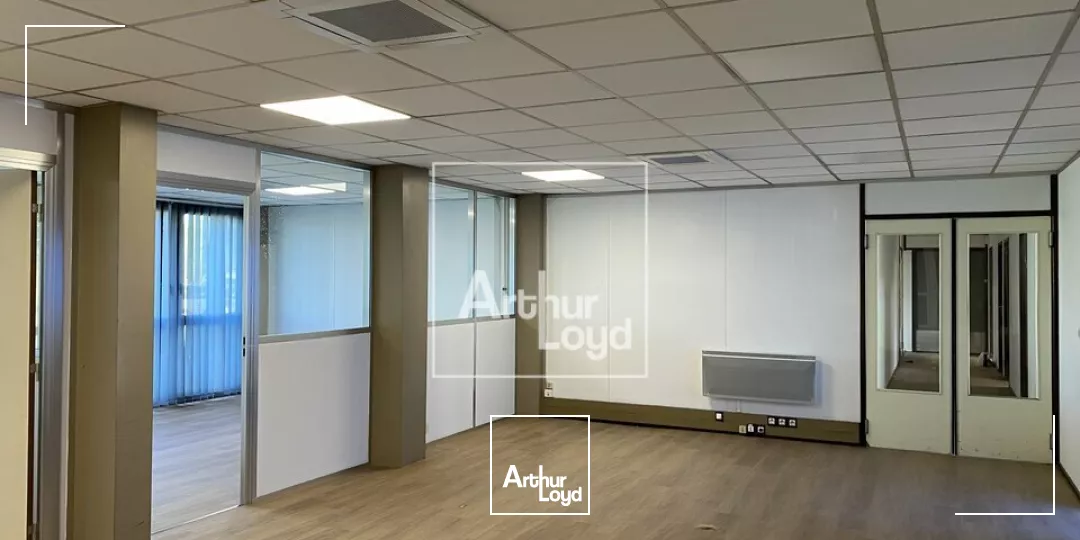 Bureaux en rez de chaussée - MOISSY-CRAMAYEL