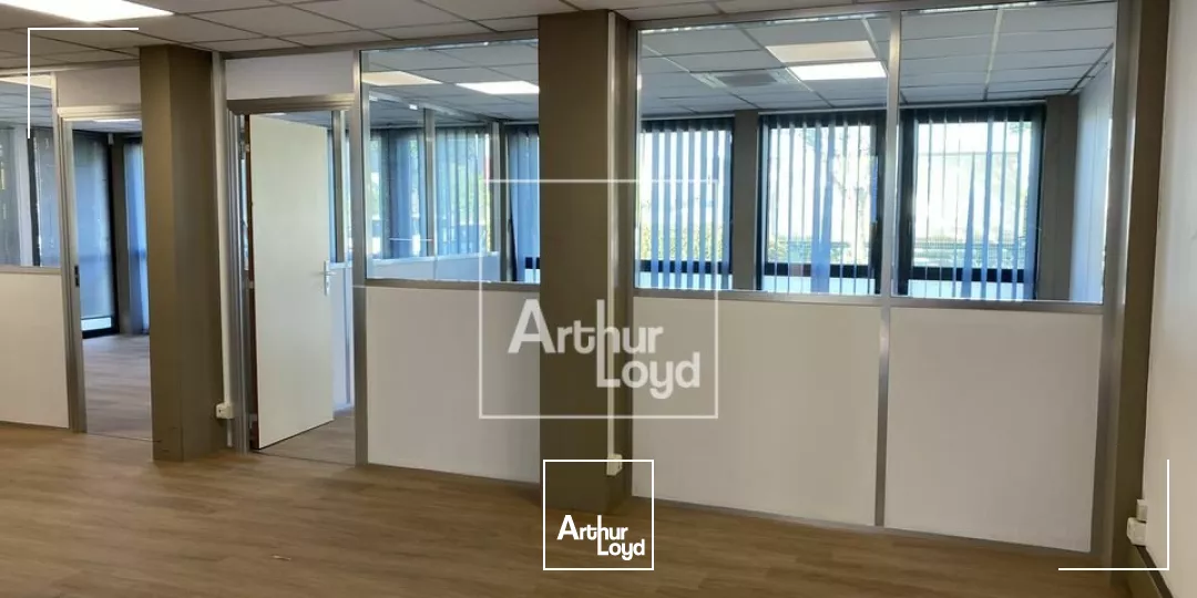 Bureaux en rez de chaussée - MOISSY-CRAMAYEL