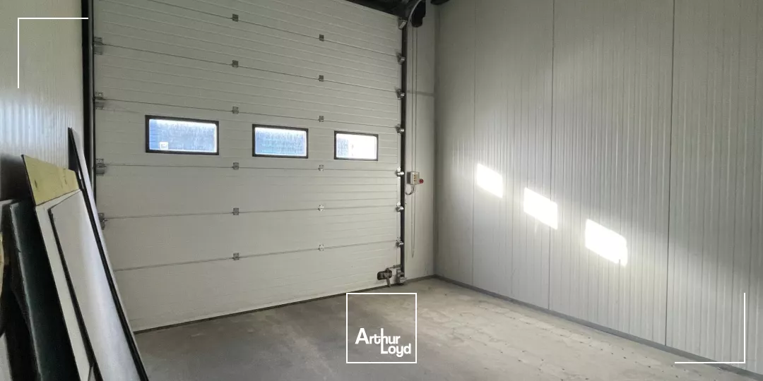 Locaux d'activité à vendre à VAL DE REUIL 27100