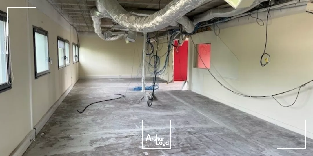 Bureaux à vendre à BUC 78530