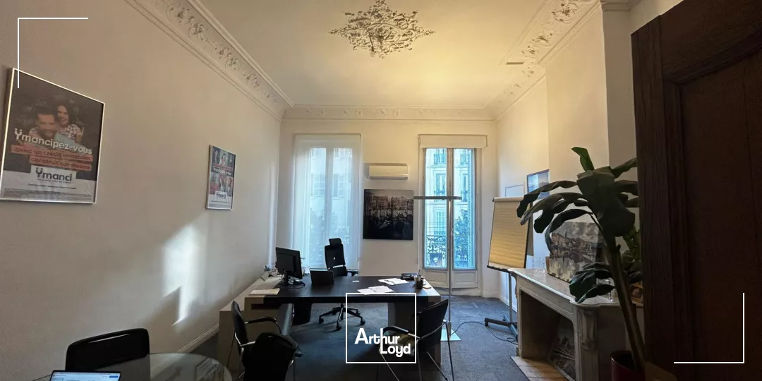 Bureaux avec balcon et cave à vendre - Castellane - 13006 Marseille
