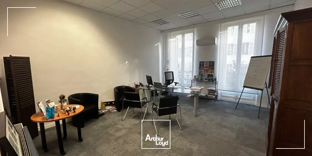 Bureaux avec balcon et cave à vendre - Castellane - 13006 Marseille