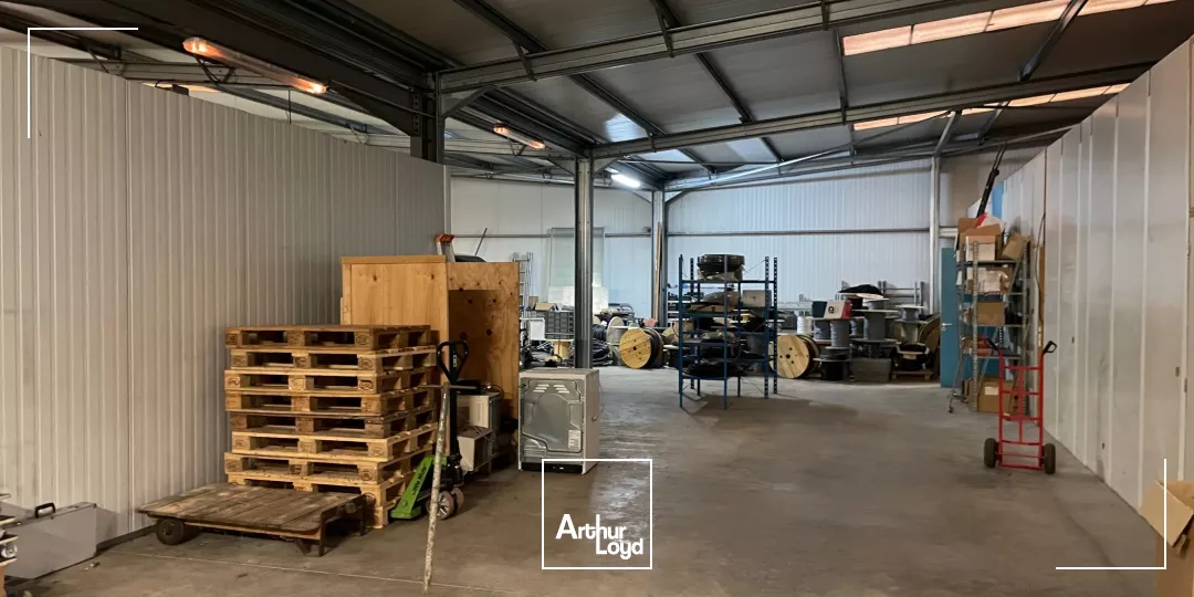 A LOUER LOCAL D'ACTIVITE 686 M2 DIVISIBLES - COMPIÈGNE ZAC DE MERCIÈRES