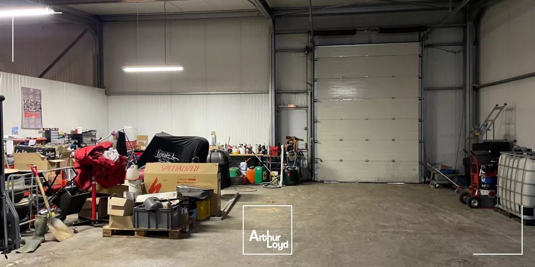 A LOUER LOCAL D'ACTIVITE 686 M2 DIVISIBLES - COMPIÈGNE ZAC DE MERCIÈRES