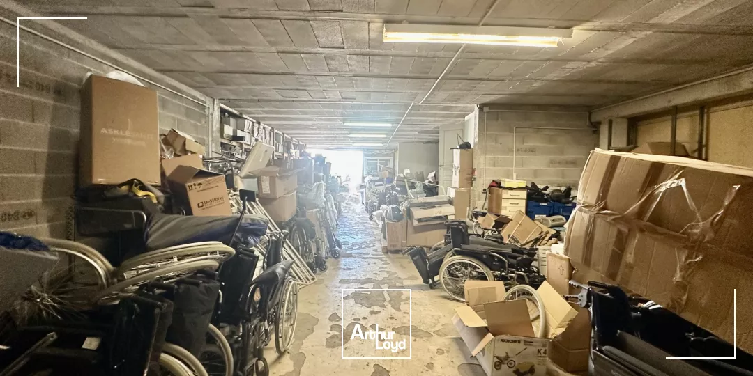 Local d'activités à LOUER dans un bâtiment rénové à VENELLES 