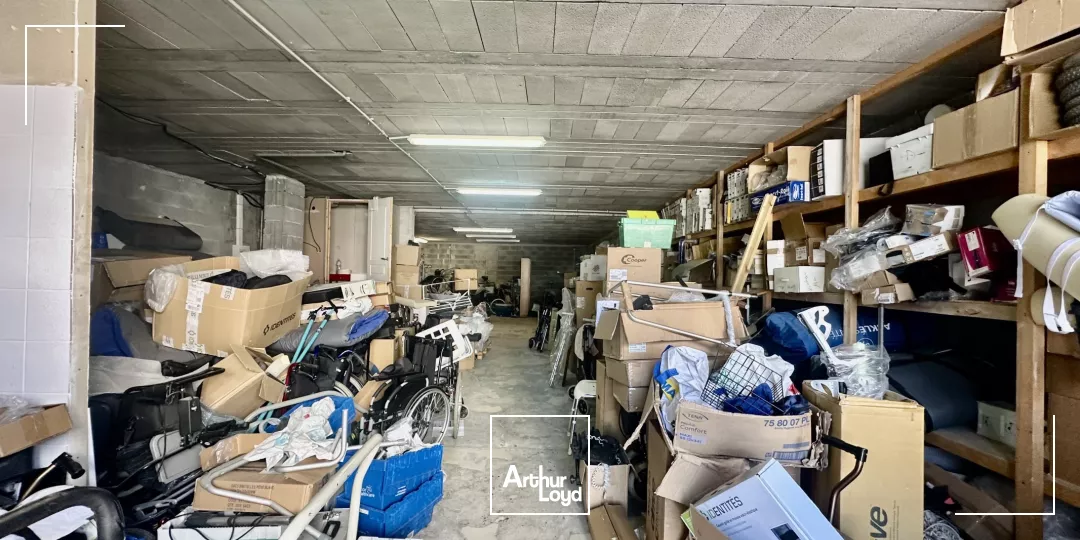 Local d'activités à LOUER dans un bâtiment rénové à VENELLES 