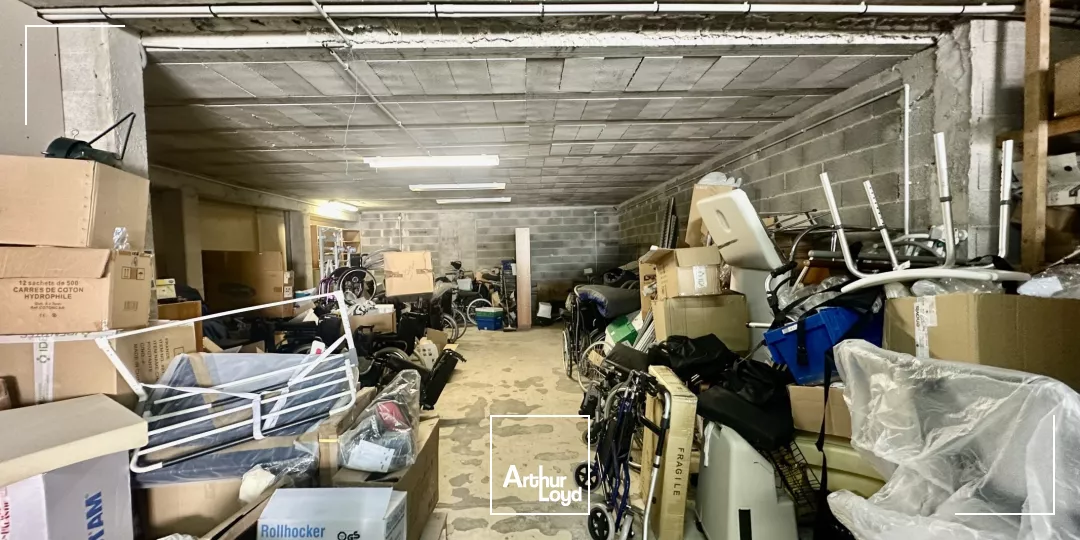 Local d'activités à LOUER dans un bâtiment rénové à VENELLES 