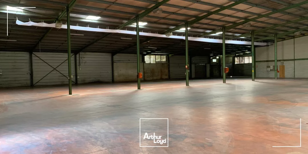 Entrepôts à louer à Podensac en bordure de la D1113