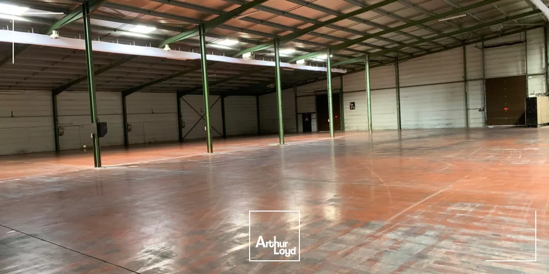 Entrepôts à louer à Podensac en bordure de la D1113