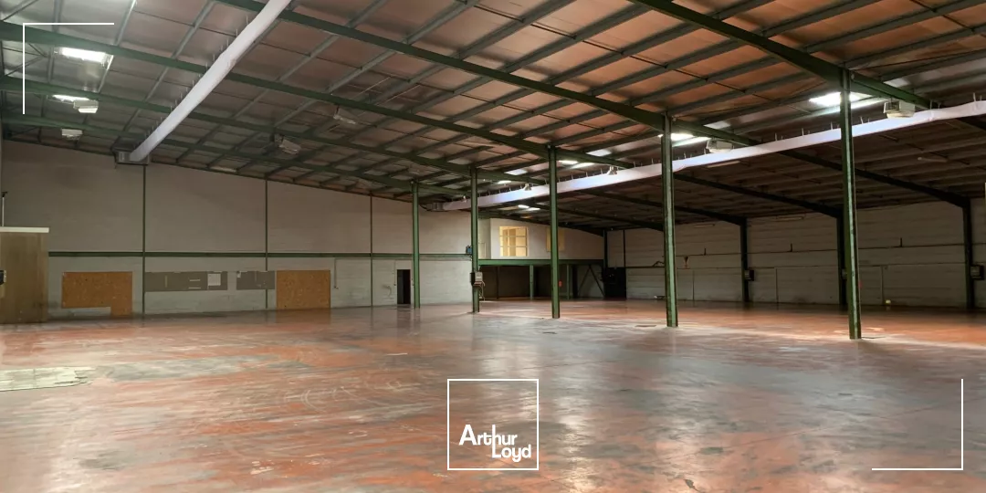 Entrepôts à louer à Podensac en bordure de la D1113