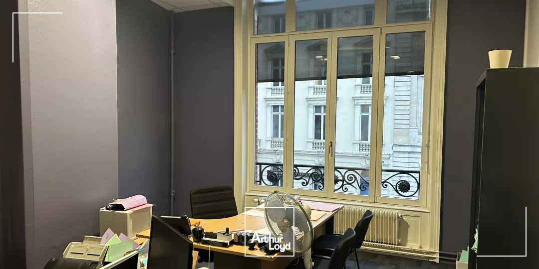 À vendre : Bureaux spacieux et lumineux au coeur d'un quartier dynamique de Roubaix - Accessibilité optimale et forte attractivité