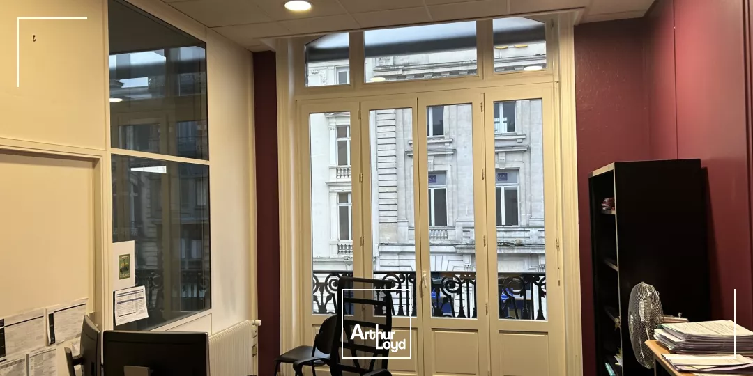 À vendre : Bureaux spacieux et lumineux au coeur d'un quartier dynamique de Roubaix - Accessibilité optimale et forte attractivité