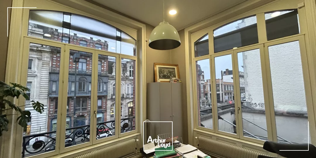 À vendre : Bureaux spacieux et lumineux au coeur d'un quartier dynamique de Roubaix - Accessibilité optimale et forte attractivité