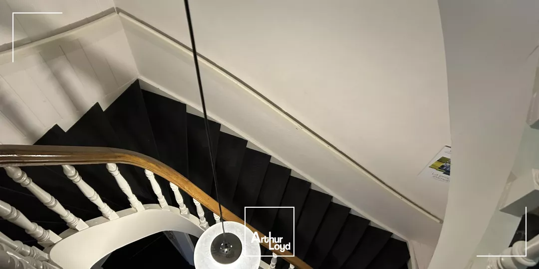 À vendre : Bureaux spacieux et lumineux au coeur d'un quartier dynamique de Roubaix - Accessibilité optimale et forte attractivité