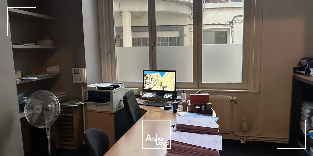 À vendre : Bureaux spacieux et lumineux au coeur d'un quartier dynamique de Roubaix - Accessibilité optimale et forte attractivité