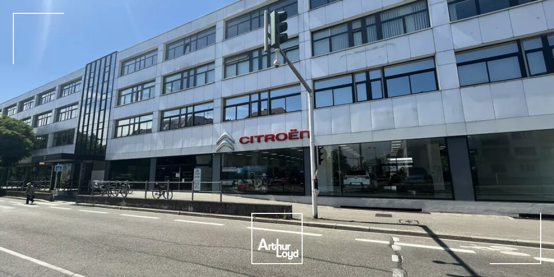 LOCAL COMMERCIAL à VENDRE de 989 m²