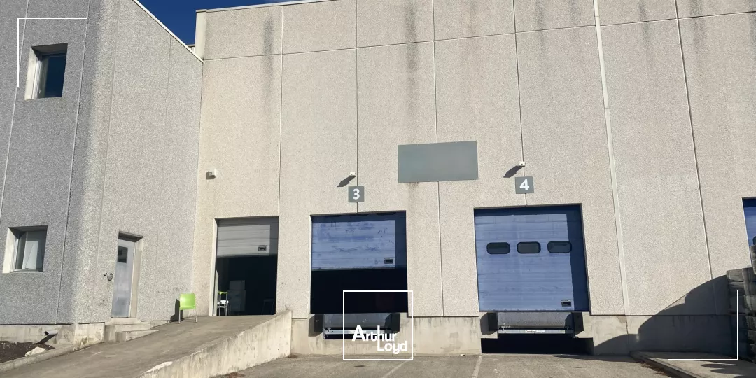 EXCLUSIVITE - BATIMENT MIXTE AVEC BUREAUX ET ENTREPOT A QUAIS