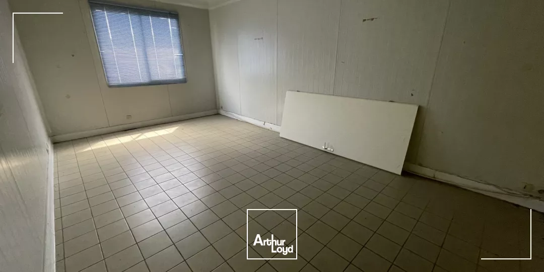 Locaux d'activité à vendre à BRETEUIL 27160