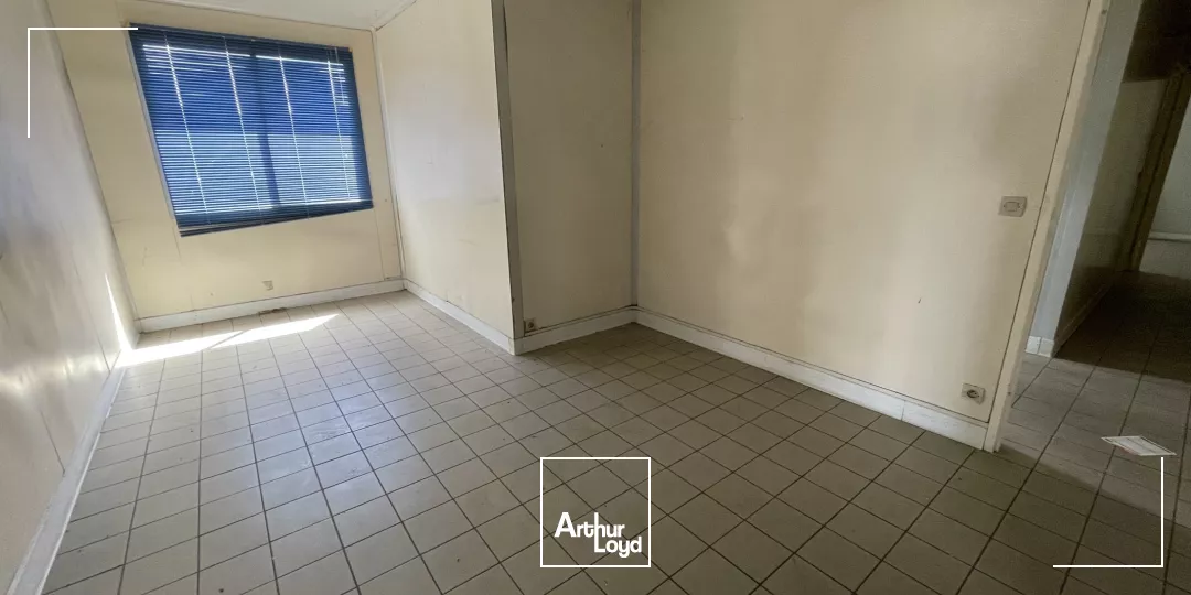 Locaux d'activité à vendre à BRETEUIL 27160