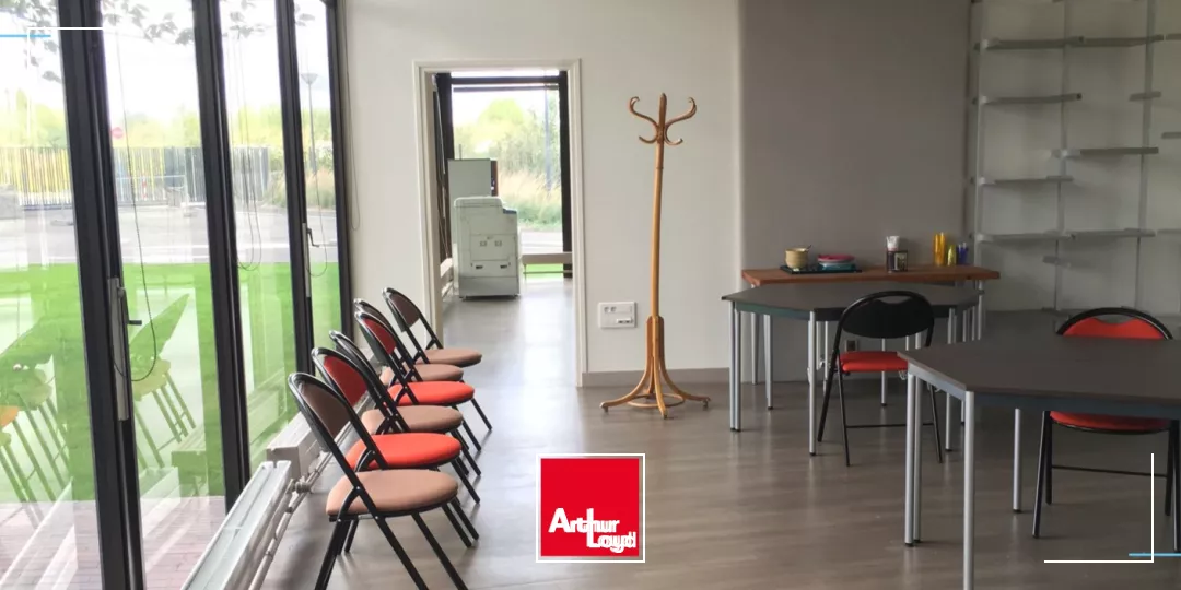 Tour Mercure - Bureaux Modernes en Zone Franche au pied du Métro 