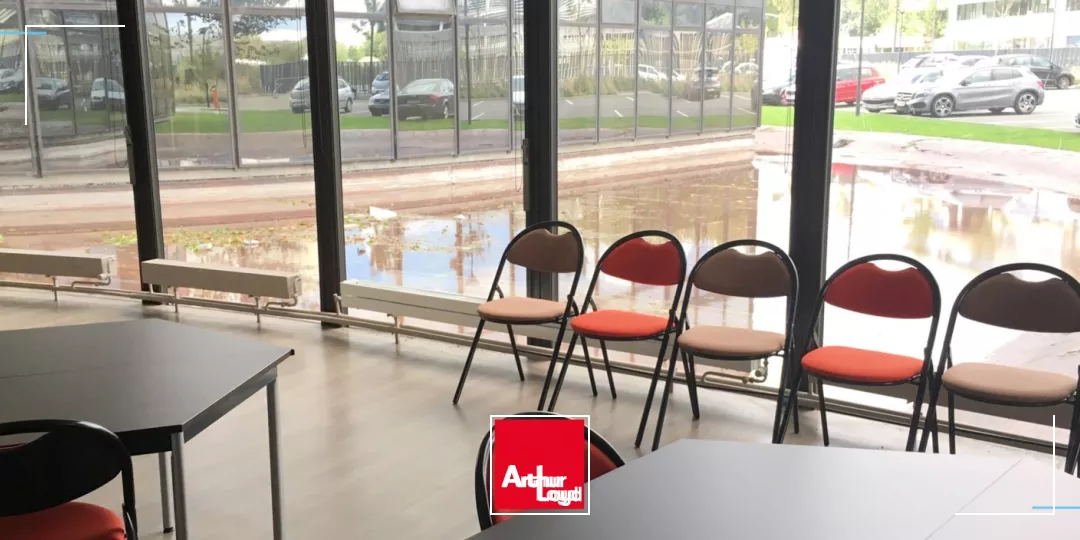 Tour Mercure - Bureaux Modernes en Zone Franche au pied du Métro 