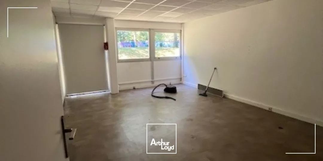 BELLE SURFACE D'ENTREPOT A LOUER