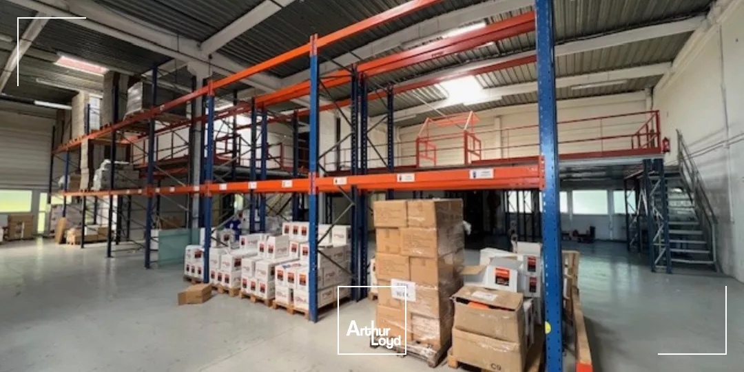 BELLE SURFACE D'ENTREPOT A LOUER