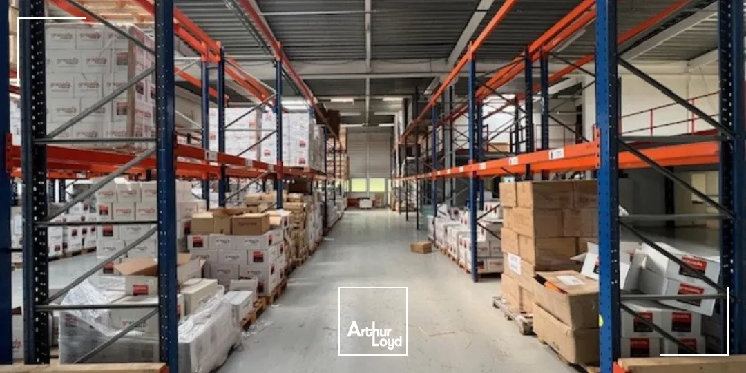 BELLE SURFACE D'ENTREPOT A LOUER