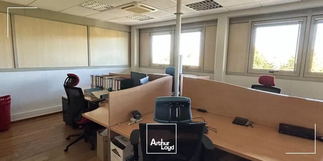 BUREAUX à VENDRE de 1249 m²