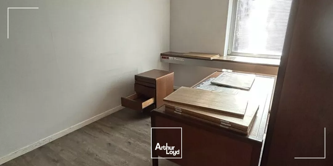 BUREAUX à VENDRE de 162.58 m²