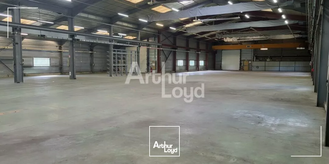 MER - A LOUER - LOCAL D'ACTIVITE DE 1 900 M² - ACCES A10 A 2,5 KM