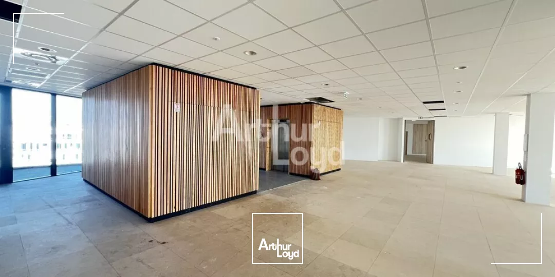 CESSON SEVIGNE - BUREAUX A LOUER - 3 422 M² - DIVISIBLE