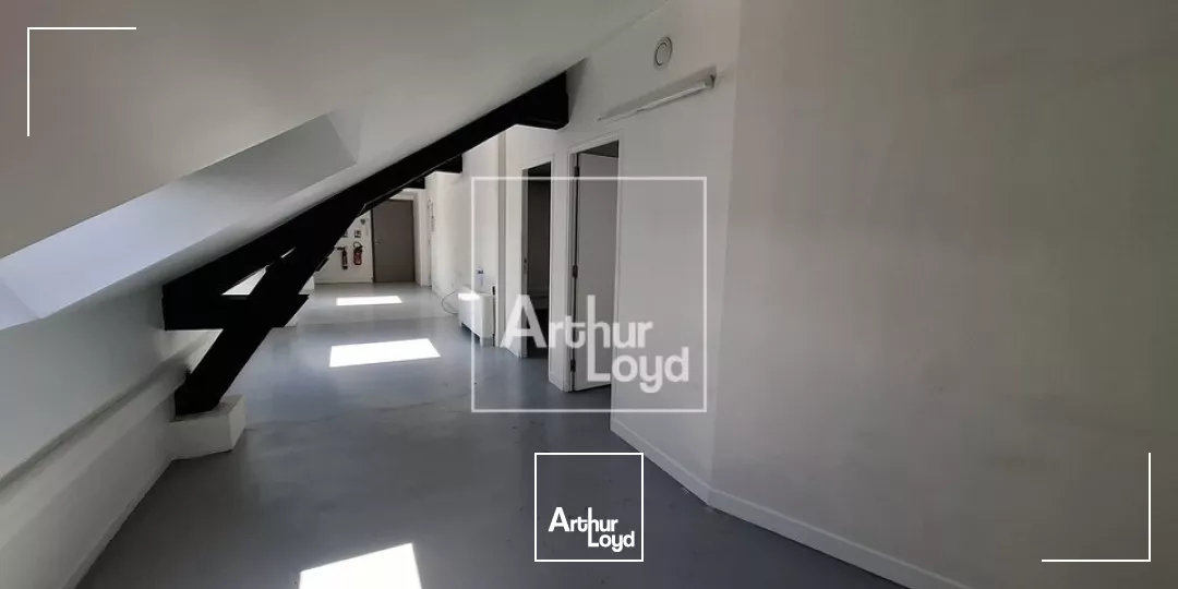 BUREAUX - Gare - Climatisation - Accès PMR