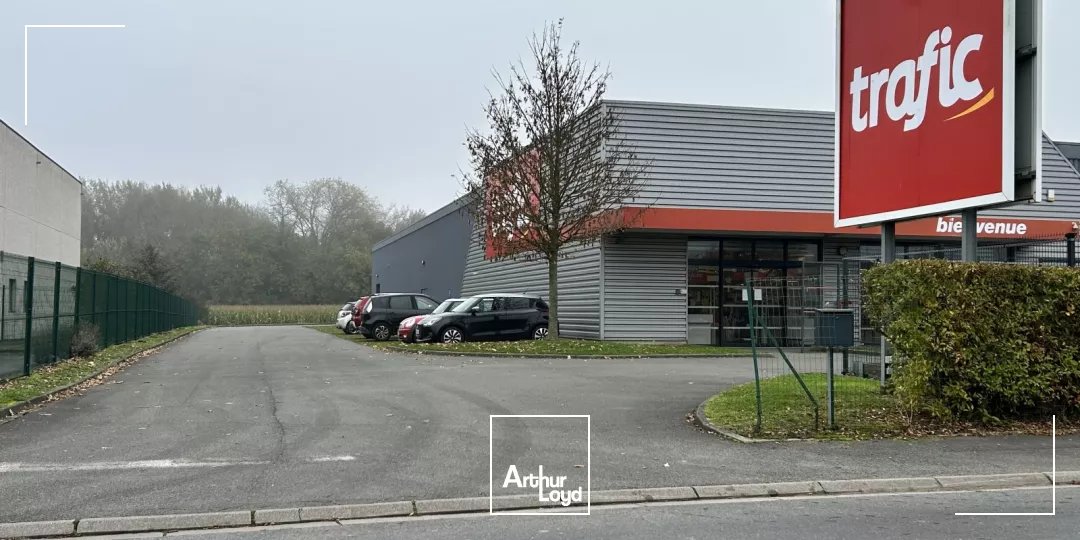 Grand local commercial de 1 500m2 à louer sur le secteur du CARREFOUR MARKET D' Annoeullin, à visiter !