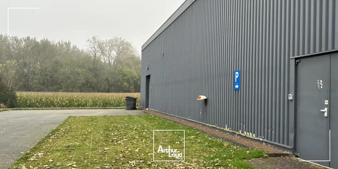 Grand local commercial de 1 500m2 à louer sur le secteur du CARREFOUR MARKET D' Annoeullin, à visiter !