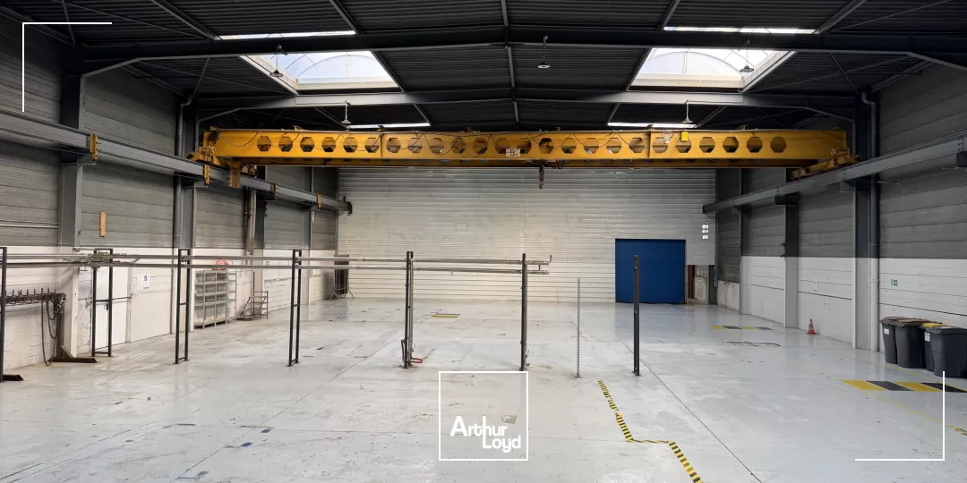 À vendre : Entrepôt / Atelier avec bureaux - ZI de NEUVILLE EN FERRAIN Frontière belge - Emplacement stratégique au nord de Lille