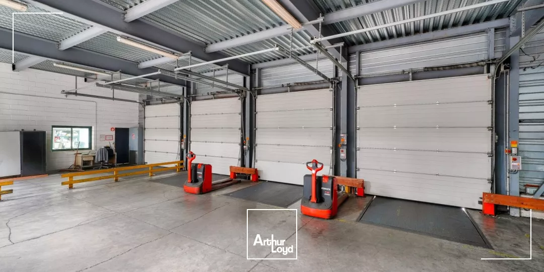 Locaux d'activités indépendants à quai de 3 669 m² à louer - Villeparisis, accès A1, RN104, RER B