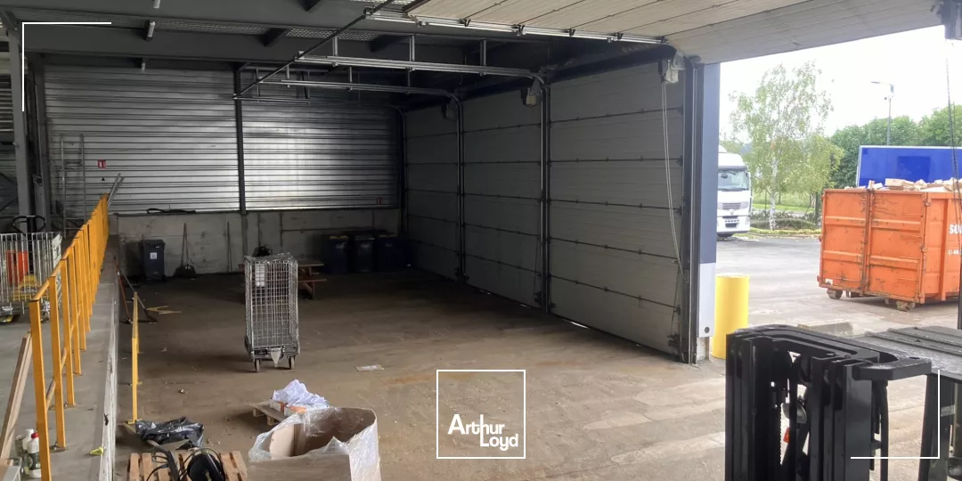 Locaux d'activités indépendants à quai de 3 669 m² à louer - Villeparisis, accès A1, RN104, RER B