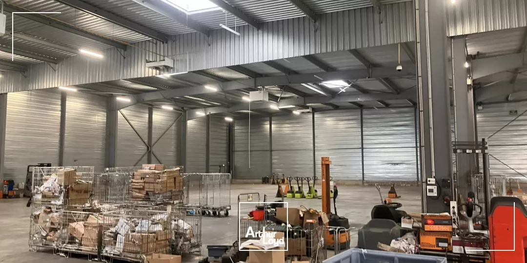 Locaux d'activités indépendants à quai de 3 669 m² à louer - Villeparisis, accès A1, RN104, RER B