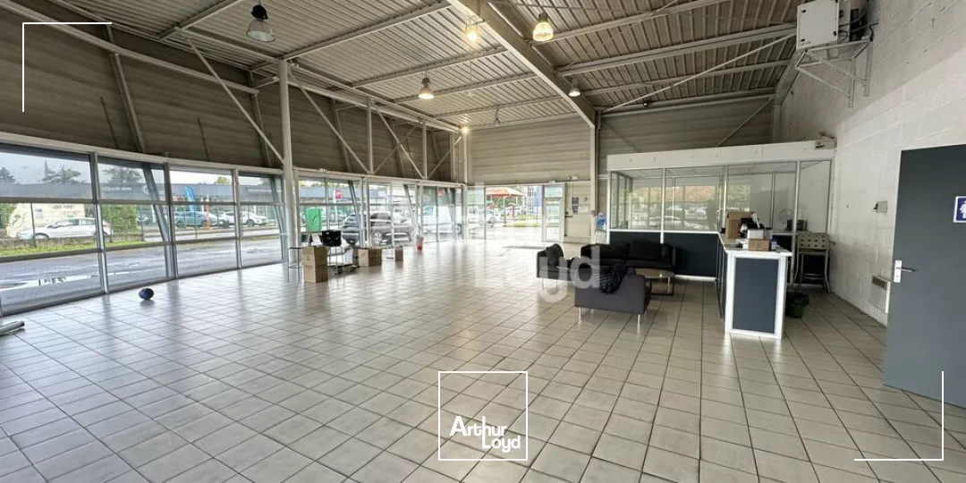 Excellente visibilité sur un axe passant