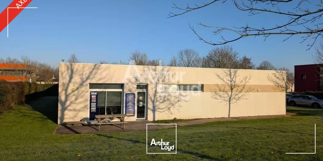 PACE - LOCAL D'ACTIVITE A LOUER - 350 M² AVEC BELLE VISIBILITE