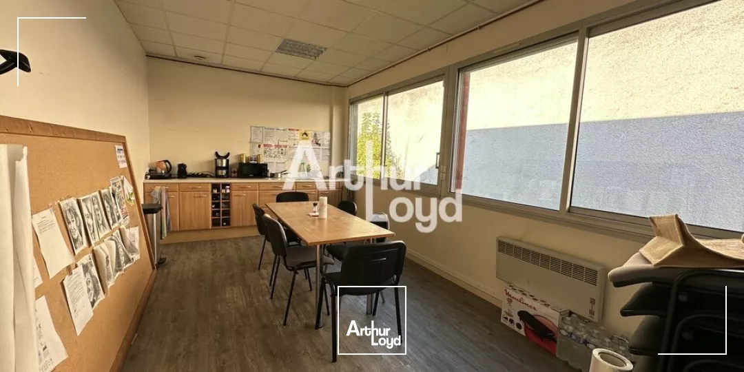 Bâtiment indépendant en plein coeur de la ZI SUD EST