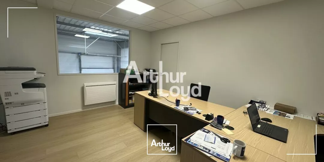 PACE - CELLULE D'ACTIVITES A LOUER - 210 M²