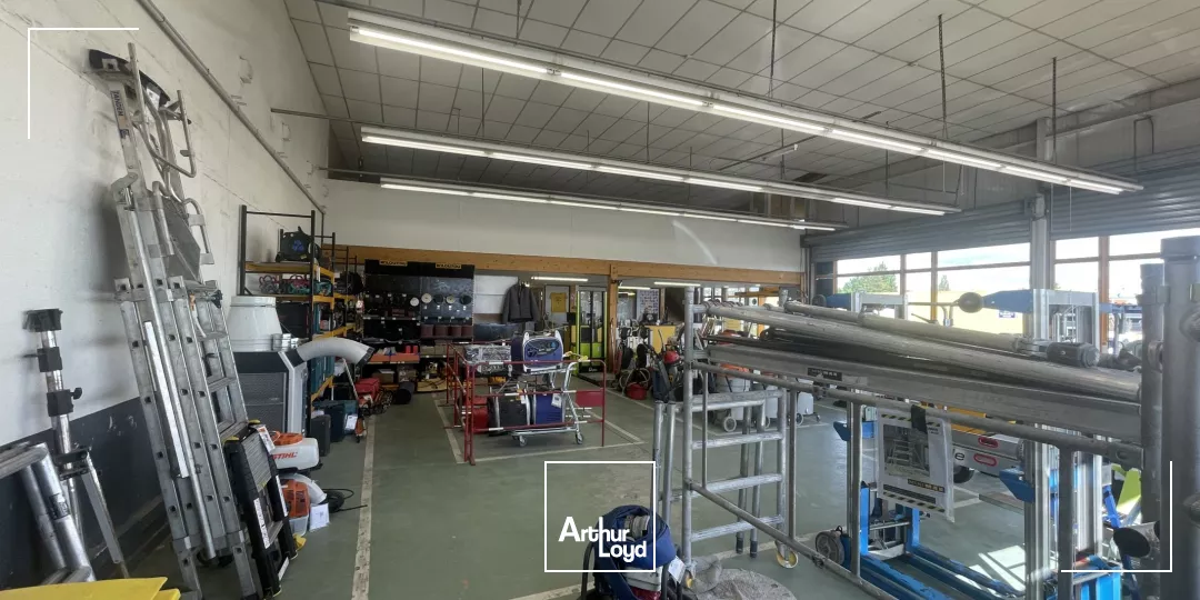 2 LOCAUX COMMERCIAUX DE 850M2 ENV & 460M2 ENV RDC À LOUER SUR CAPINGHEM