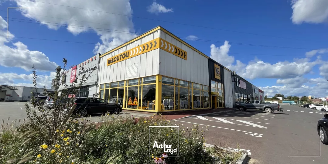 2 LOCAUX COMMERCIAUX DE 850M2 ENV & 460M2 ENV RDC À LOUER SUR CAPINGHEM