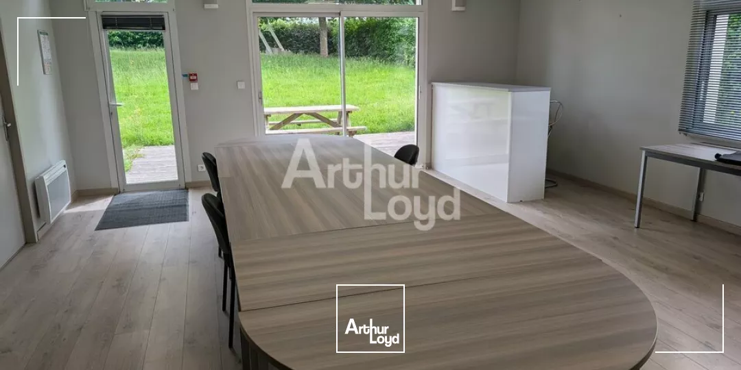 PACE - LOCAL D'ACTIVITE A LOUER - 350 M² AVEC BELLE VISIBILITE