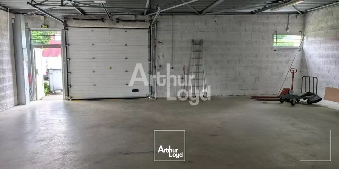PACE - LOCAL D'ACTIVITE A LOUER - 350 M² AVEC BELLE VISIBILITE